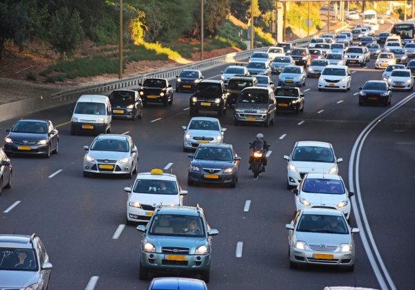 טרייד מוביל עם כל הנתונים: כמה רכבים יש בישראל כיום?